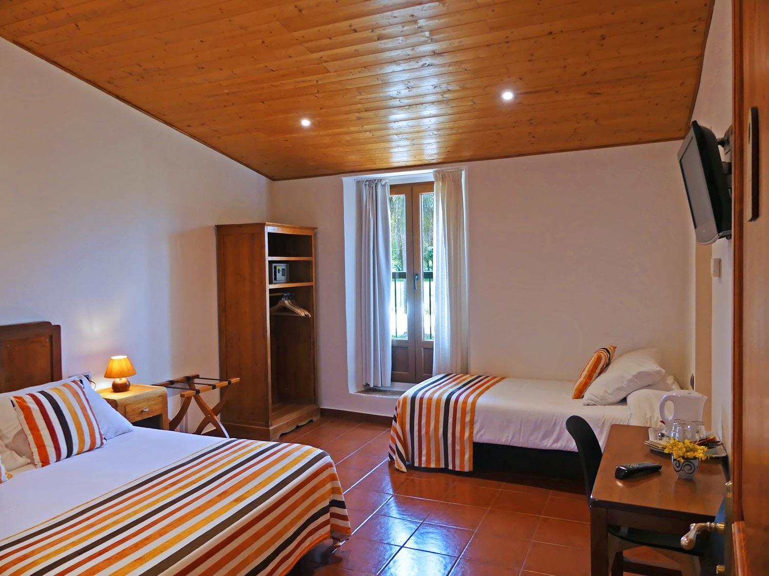 Hotel & Golf Ca La Caputxeta Кастело д'Емпуриес Екстериор снимка